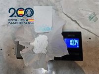 La Policía Nacional detiene a dos hombres tras desmantelar un punto de venta de droga al menudeo en Elche