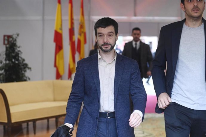 Archivo - El ministro de Derechos Sociales, Consumo y Agenda 2030, Pablo Bustinduy, a su llegada al acto de homenaje a la Constitución, en el Congreso de los Diputados, a 6 de diciembre de 2023, en Madrid (España).