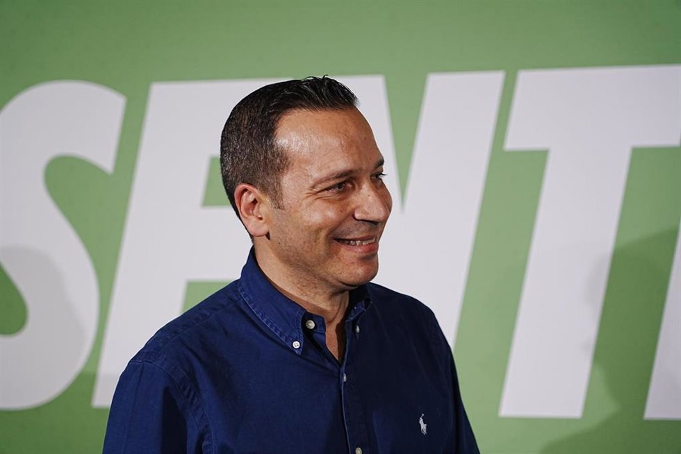 Archivo - Imagen de archivo del presidente-portavoz del Grupo Parlamentario Vox en la Asamblea de Extremadura, Óscar Fernández Calle