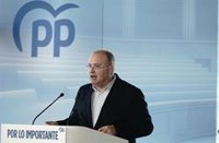 Tellado (PP) dice que "la regularización masiva" de inmigrantes "es un disparate"