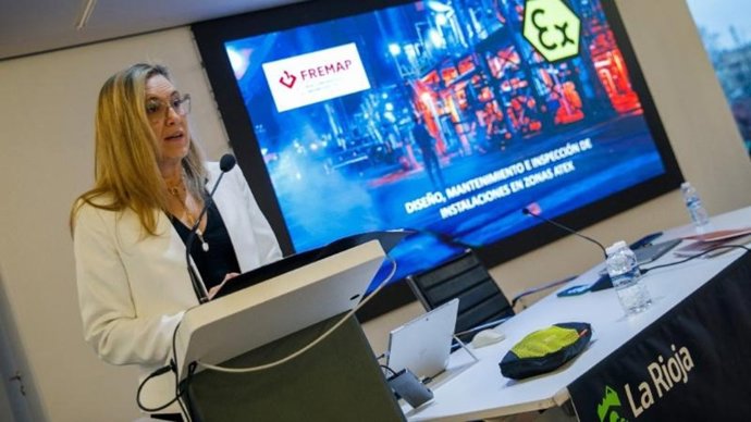 La consejera de Economía, Innovación, Empresa y Trabajo Autónomo, Belinda León, inaugura el taller ‘Inspección, mantenimiento y reparación de instalaciones y equipos ATEX’,