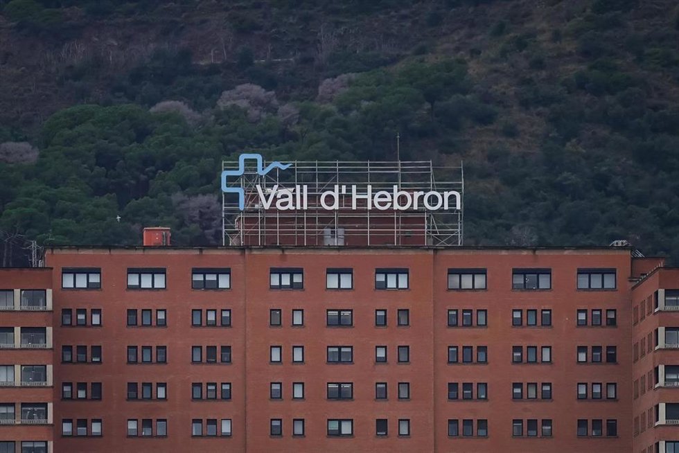 Fachada del Hospital Vall dHebron, a 19 de enero de 2026, en Barcelona, Cataluña (España).