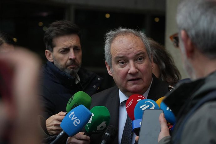 El ministro de Industria, Jordi Hereu, antes de iniciarse el Congreso Nacional de Industria en Bilbao