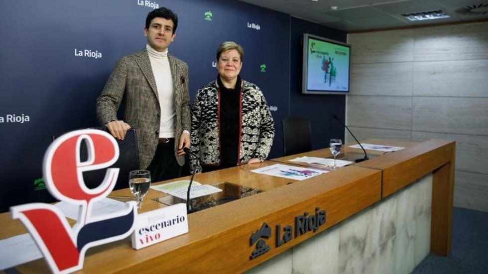 El director general de Cultura, Roberto Iturriaga, y la coordinadora general de la Fundación San Millán, Almudena Martínez, presentan la programación de invierno del festival Escenario Vivo