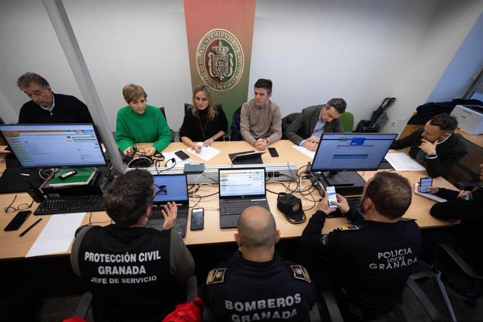 Reunión del Cecopal presidido por la alcaldesa de Granada, Marifrán Carazo