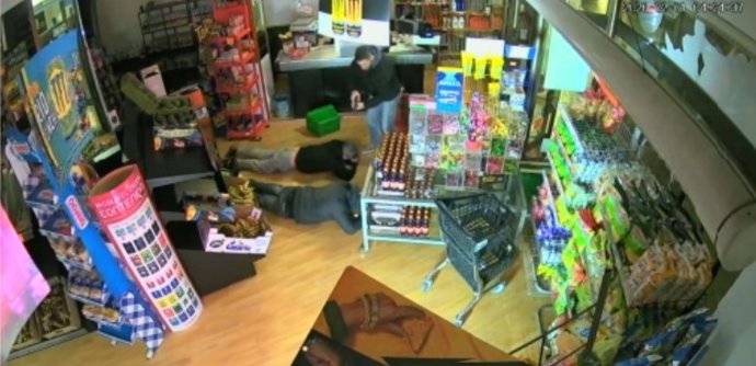 Imagen de la cámara del establecimiento objeto del robo.