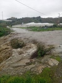 Cortados accesos a ríos, arroyos y varios caminos en Torrox (Málaga) por seguridad ante temporal