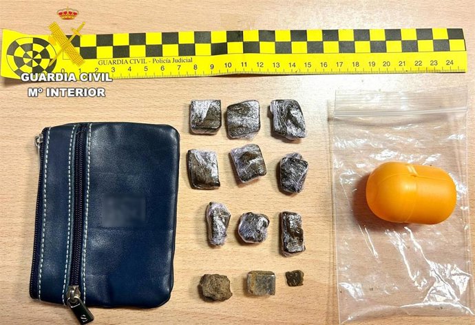 Detenido en Sarón con 12 trozos de hachís preparados para vender