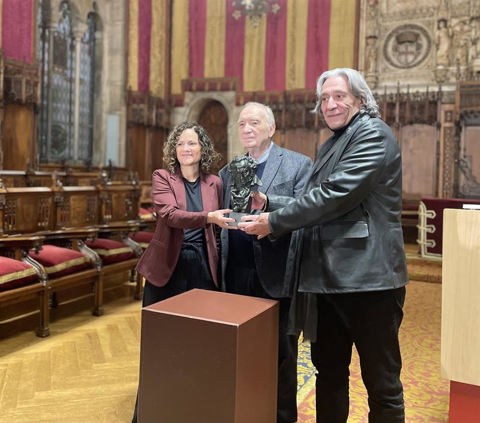 La consellera Snia Hernández, Fernando Méndez Leite y el concejal Xavier Marcé, en la presentación de actividades previas de los Goya en Barcelona