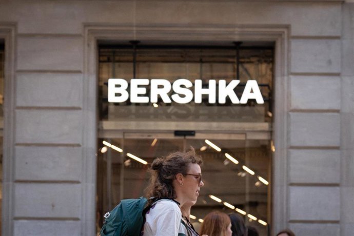 Archivo - UGT pide medidas para que el grupo Inditex se quede en el centro de la ciudad