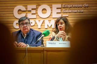 Juan Luis Feltrero, presidente de Impulsa Villares, junto a María Alonso, vicepresidenta, durante la presentación de la nueva asociación en la sede de CEOE CEPYME Salamanca