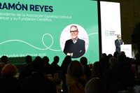 La AECC impulsa un modelo de atención integral que busca situar a la persona con cáncer "por encima de todo"