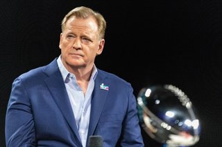 Archivo - FILED - 08 February 2023, US, Phoenix: Commissioner of the US National Football League (NFL) Roger Goodell speaks during a press conference before the Super Bowl. Goodell believes Germany will hold regular season games of the league beyond the c