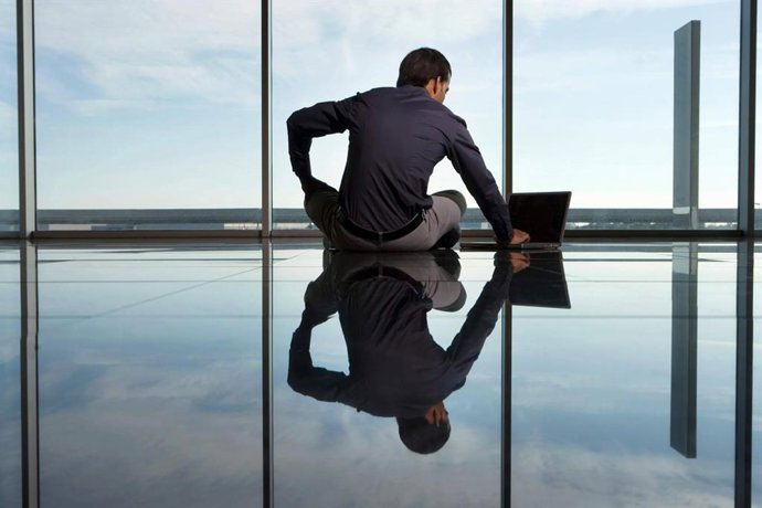 Cursos de IA para empresas por ISEEN y Centria Group; el potencial de la Inteligencia Artificial