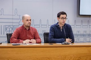 El Concejal Chema Collados (I) Y El Portavoz Del PSOE En El Ayuntamiento, José Luis Mateos (D).