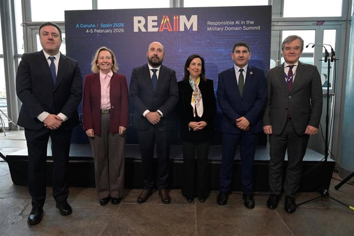 Archivo - La ministra de Defensa, Margarita Robles, junto a otras autoridades, durante el acto inaugural de la III cumbre mundial sobre Inteligencia Artificial responsable en el ámbito militar (REAIM 2026)