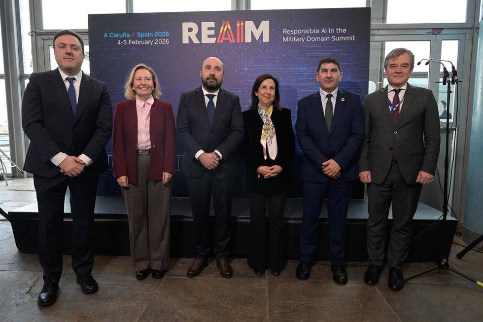 Archivo - La ministra de Defensa, Margarita Robles, junto a otras autoridades, durante el acto inaugural de la III cumbre mundial sobre Inteligencia Artificial responsable en el ámbito militar (REAIM 2026)