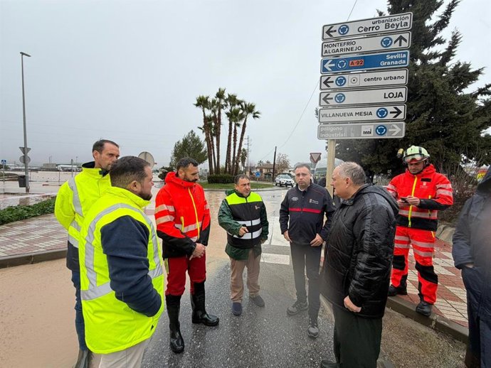 El presidente de la Diputación de Granada visita Huétor Tájar ante los efectos de la borrasca Leonardo.