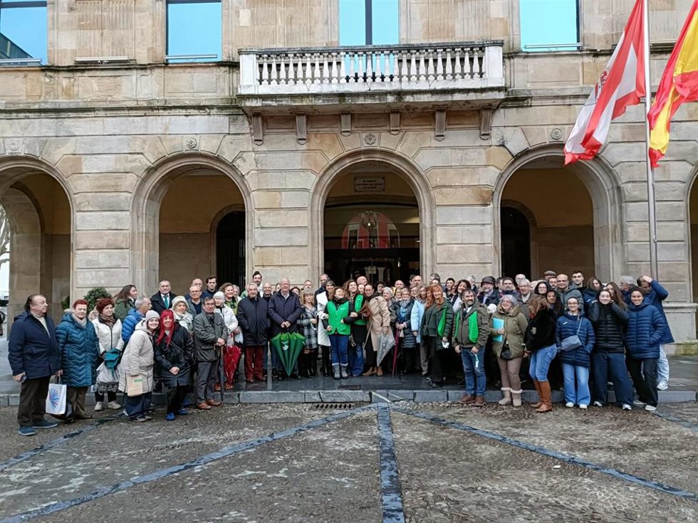 Acto por el Día Mundial contra el Cáncer, en la plaza Mayor de Gijón.