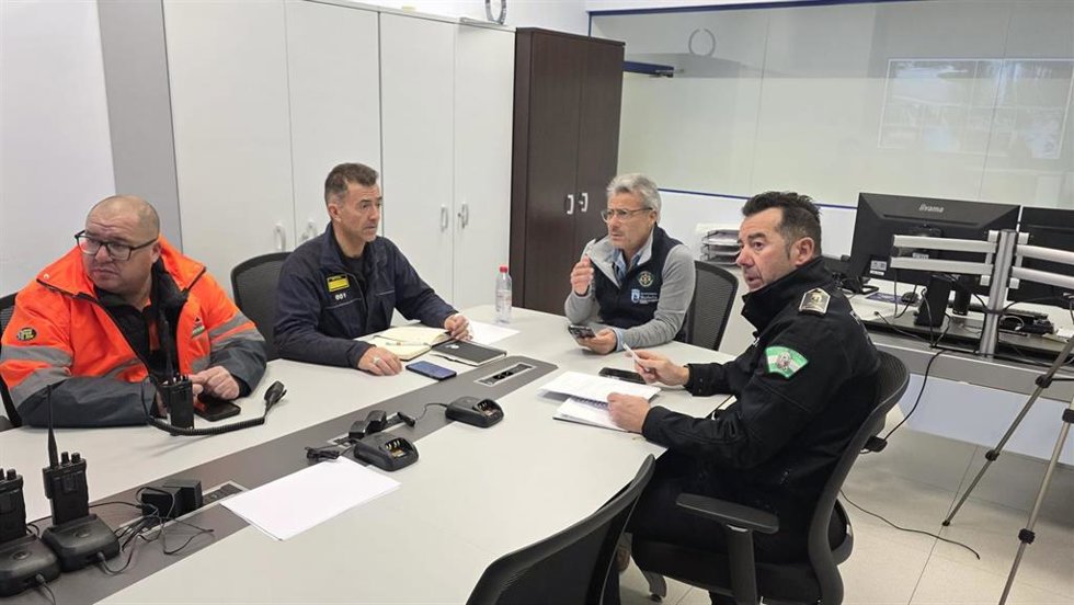 El concejal de Seguridad de Marbella en reunión por alertas de lluvias.