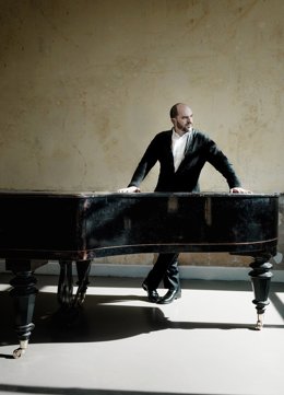 El Centro Cultural Miguel Delibes acoge el domingo un recital con el pianista Kirill Gerstein dentro del Ciclo de Recitales y Música de Cámara