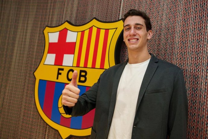 El jugador del Barça de balonmano Ian Barrufet tras renovar hasta 2029