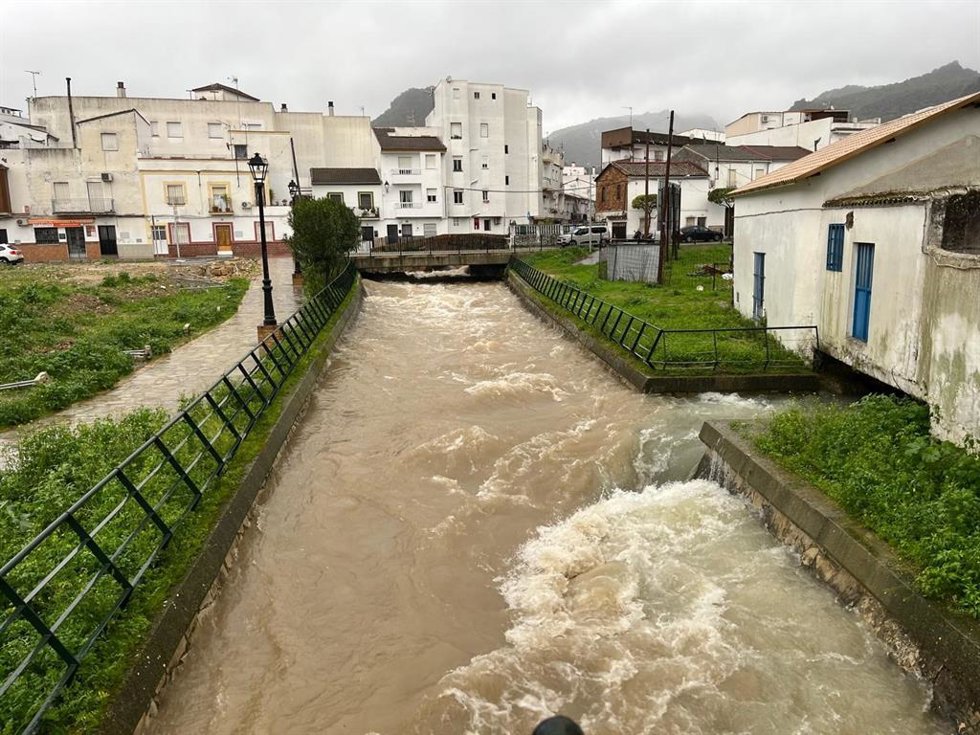 Imagen del río Ubrique, afluente del río Majaceite, a su paso por la localidad ubriqueña.