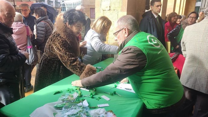 Mesa informativa Asociación Española Contra el Cáncer.