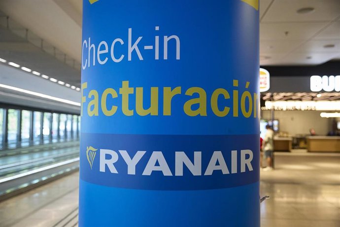 Archivo - Cartelería indicadora de Ryanair en el Aeropuerto Adolfo Suárez Madrid-Barajas, a 23 de agosto de 2025, Madrid (España). 