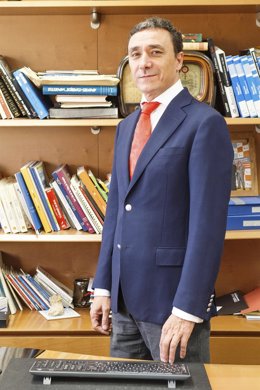 Archivo - Fernando Santos Vicente, CEO y administrador solidario de Editorial MIC, premiado con el Círculo de Oro 2025 del Círculo Empresarial Leonés (CEL).