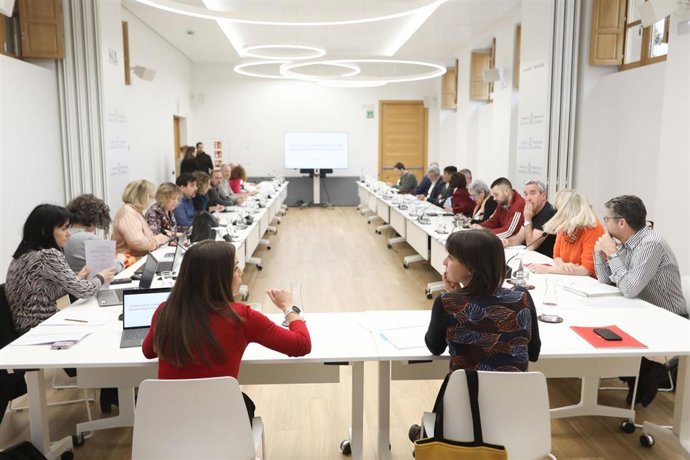 Archivo - Reunión del Consejo de Vivienda celebrada el año pasado.