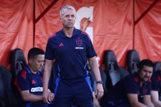 iFutbol, Universidad de Chile vs Everton. Fecha 21, Liga de Primera 2025. El entrenador de Universidad de Chile Gustavo Alvarez es fotografiado durante un partido de primera division contra Everton disputado en el estadio Santa Laura en Santiago, Chile.