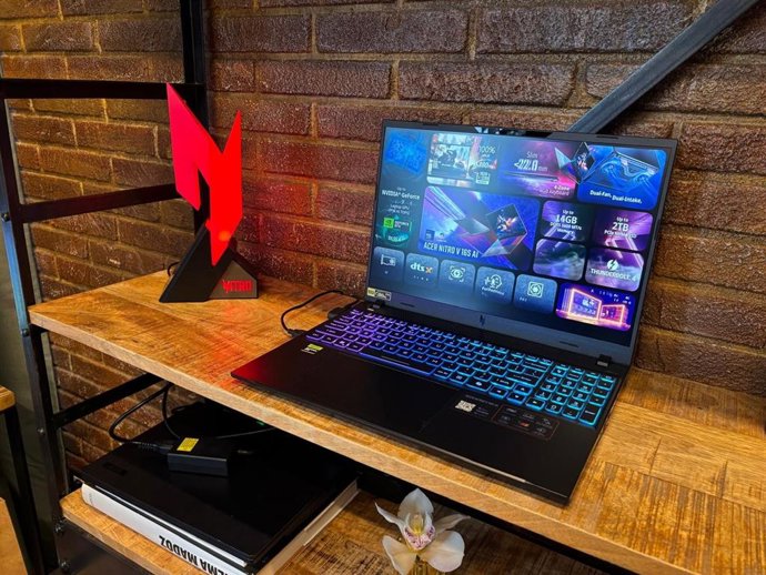 Modelo Acer Nitro V 16S AI.