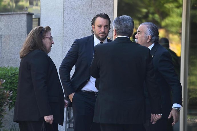 Archivo - Francisco de Borbón von Hardenberg llega al tanatorio de San Isidro tras el fallecimiento de su padre, Francisco de Borbón y Escasany, a 21 de mayo de 2025, en Madrid (España).