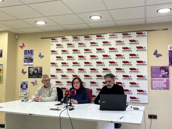 Rueda de prensa de los sindicatos STAS-CLM STE-CLM en Toledo.