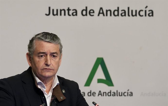 El consejero de Sanidad, Presidencia, y Emergencias de la Junta de Andalucía, Antonio Sanz, en la rueda de prensa posterior a la reunión semanal del Consejo de Gobierno de la Junta de Andalucía. A 04 de febrero de 2026 en Sevilla (Andalucía, España). Rued