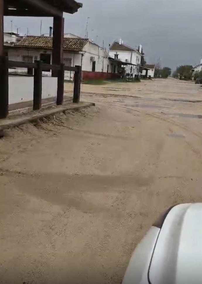 Estado de las calles de El Rocío tras las precipitaciones de los últimos días.