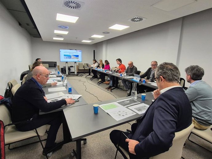 El Pacto por la Sostenibilidad reanuda reuniones y aborda la monitorización de playas.