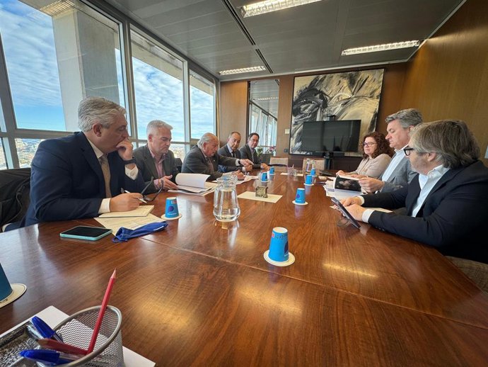 Reunió del vicepresident tercer i conseller d'Infraestructures, Vicente Martínez Mus, es reunix amb la Càmera de Contractistes