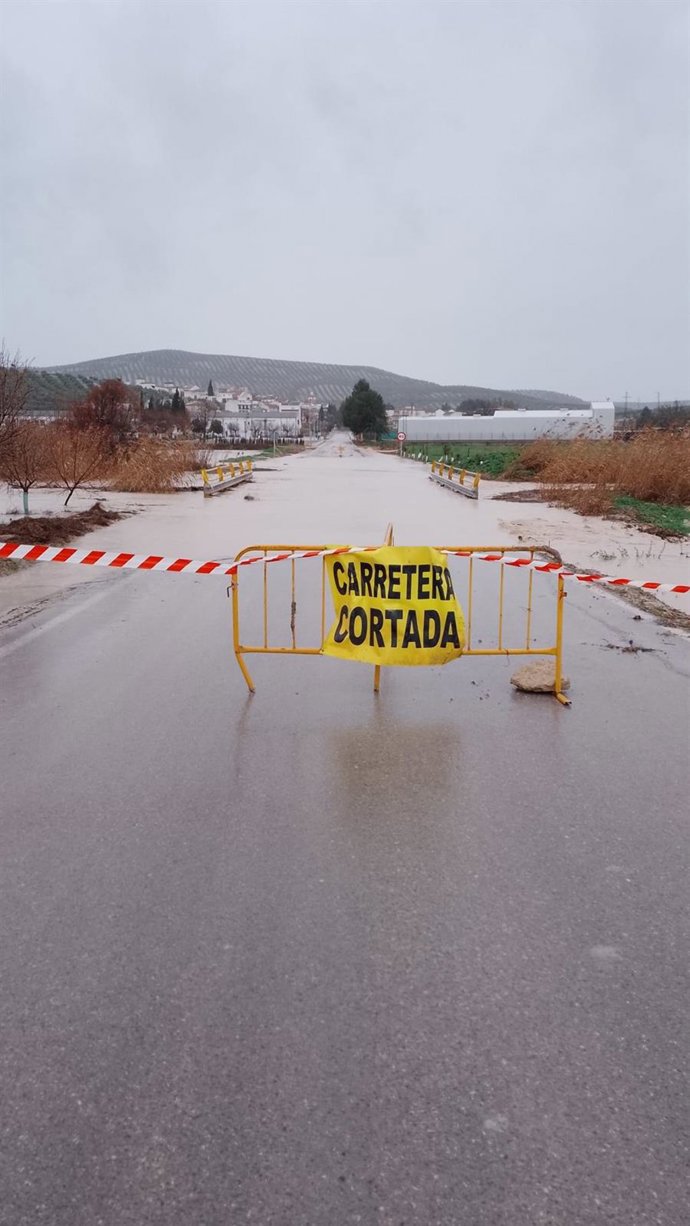 Carretera de la red viaria de la Diputación de Jaén afectada por el temporal.