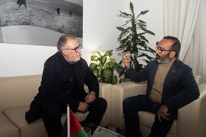 El presidente de la Diputación de Cáceres, Miguel Ángel Morales, ha recibido en su despacho al presidente de la Asociación Ibérica de Turismo de Interior, Miguel Martins
