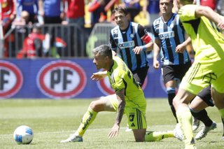 Huachipato vs Universidad de Chile, campeonato 2025             El jugador Universidad de Chile Charles Aranguiz es fotografiado en el encuentro frente a Huachipato en el Estadio Cap, Talcahuano, Chile. 02/11/2025 The player of Universidad de