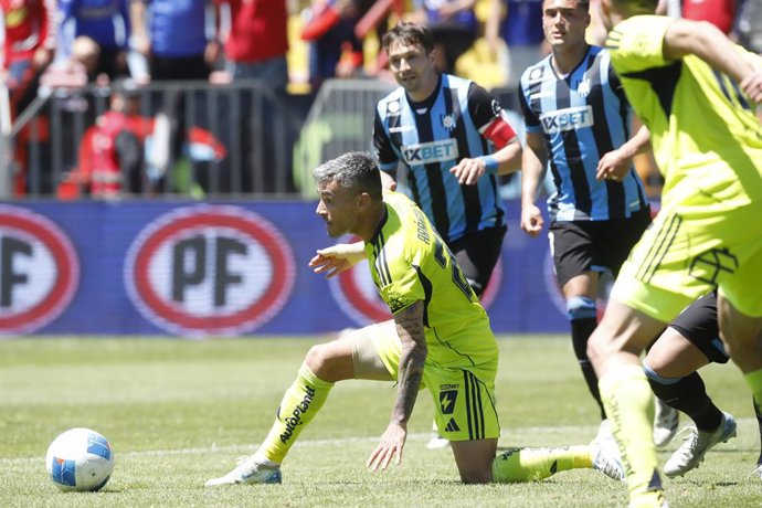 Huachipato vs Universidad de Chile, campeonato 2025             El jugador Universidad de Chile Charles Aranguiz es fotografiado en el encuentro frente a Huachipato en el Estadio Cap, Talcahuano, Chile. 02/11/2025 The player of Universidad de