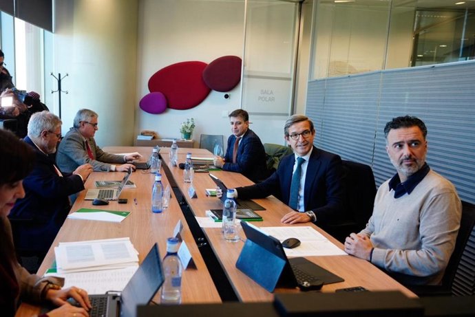 Archivo - El consejero de Industria, Jorge Paradela, en una imagen de archivo de la reunión del Consejo Rector de la Agencia Digital de Andalucía.