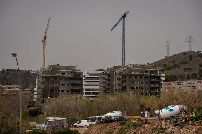 Archivo - Habitatges en construcció a Barcelona