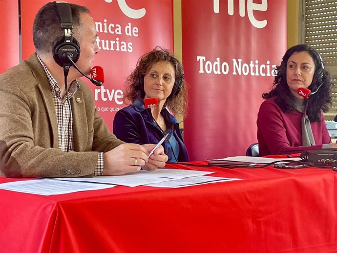 La consejera de Educación, Eva Ledo, durante su participación en un programa de Radio Nacional de España dedicado a la Formación Profesional (FP).