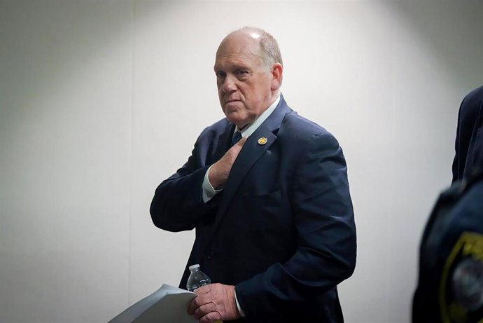El zar de fronteras, Tom Homan, antes de una rueda de prensa.