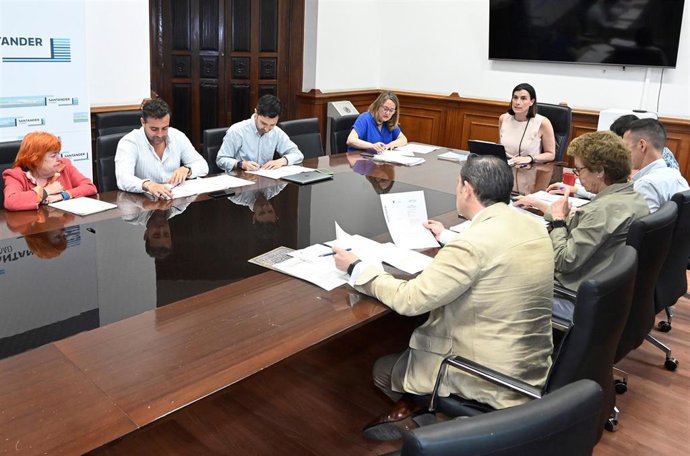 Archivo - Imagen de archivo de la reunión de la Comisión de Cultura del Ayuntamiento de Santander