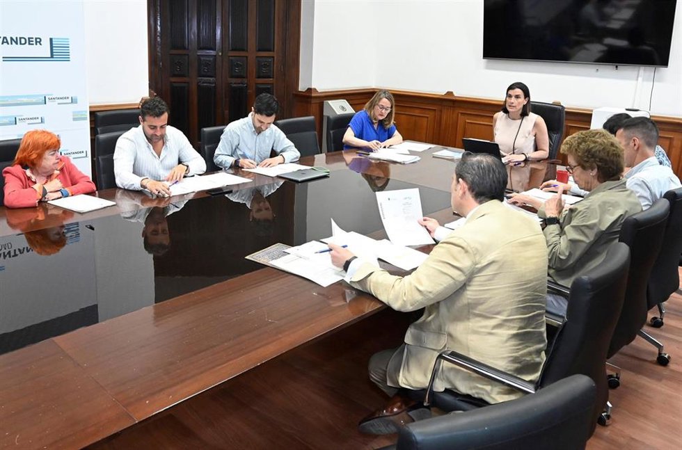 Archivo - Imagen de archivo de la reunión de la Comisión de Cultura del Ayuntamiento de Santander