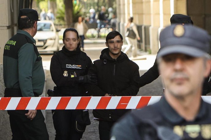 Archivo - Uno de los detenidos por el crimen de Reda tras pasar a disposición judicial. A 06 de marzo de 2024, en Sevilla (Andalucía, España).